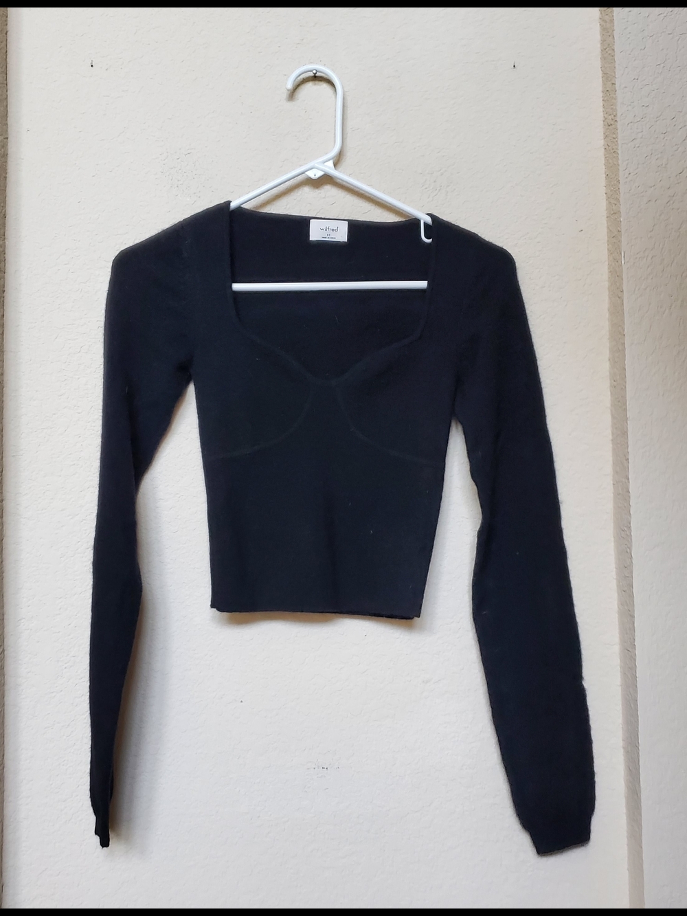 Wilfred Black Long-Sleeve V-Neck Knit Sweater. Size XS